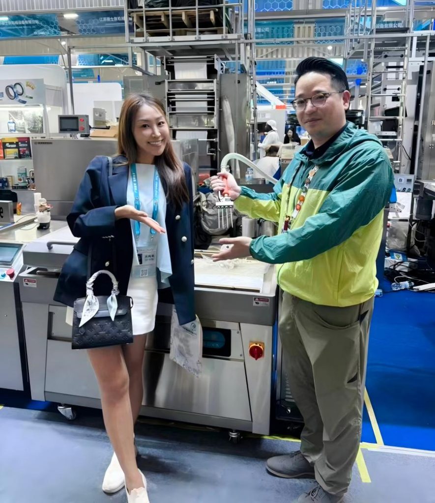 Sales Director Mr. Cin Lee Ng in 139th Canton Fair